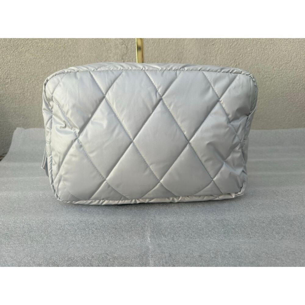 NWT Vera Bradley XL Cosmetic Bag Oyster Mushroom Ultralight Quilted Travel Bag - Picture 3 of 11